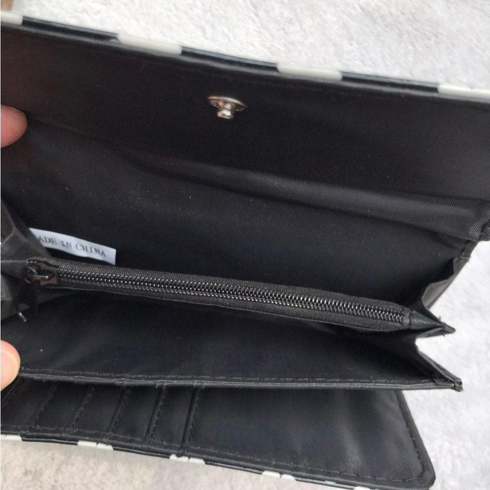 Woman's Wallet - Picture 3 of 4